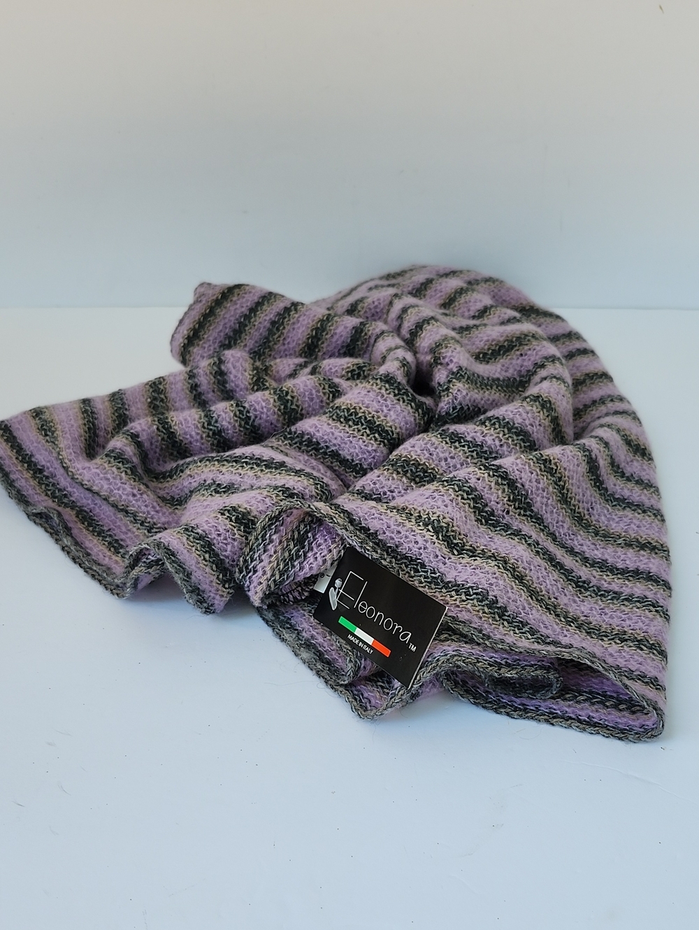 NWT ELEONORA ITALIAN KNIT SCARF